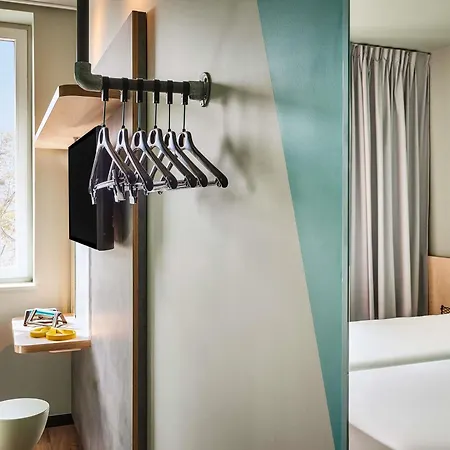 Ibis Budget Centre Hotel 2*